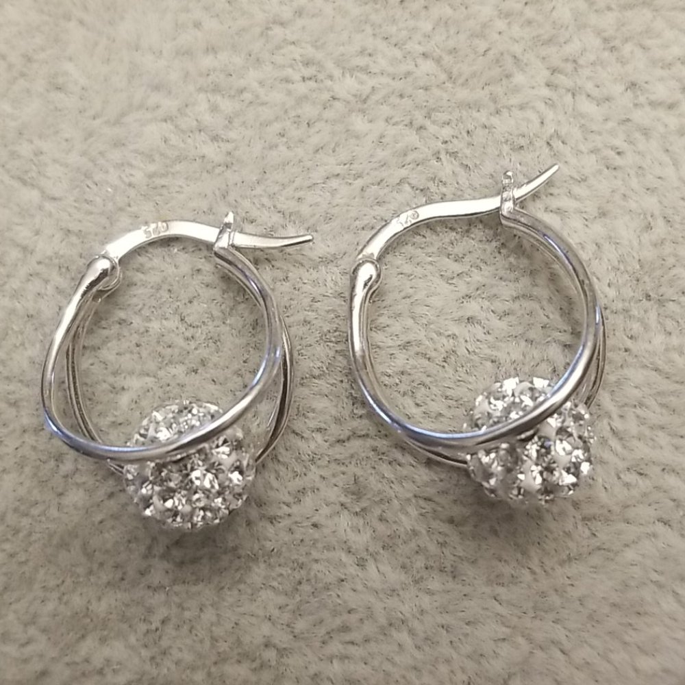 💞Fabulous small silver hoop earrings 💚